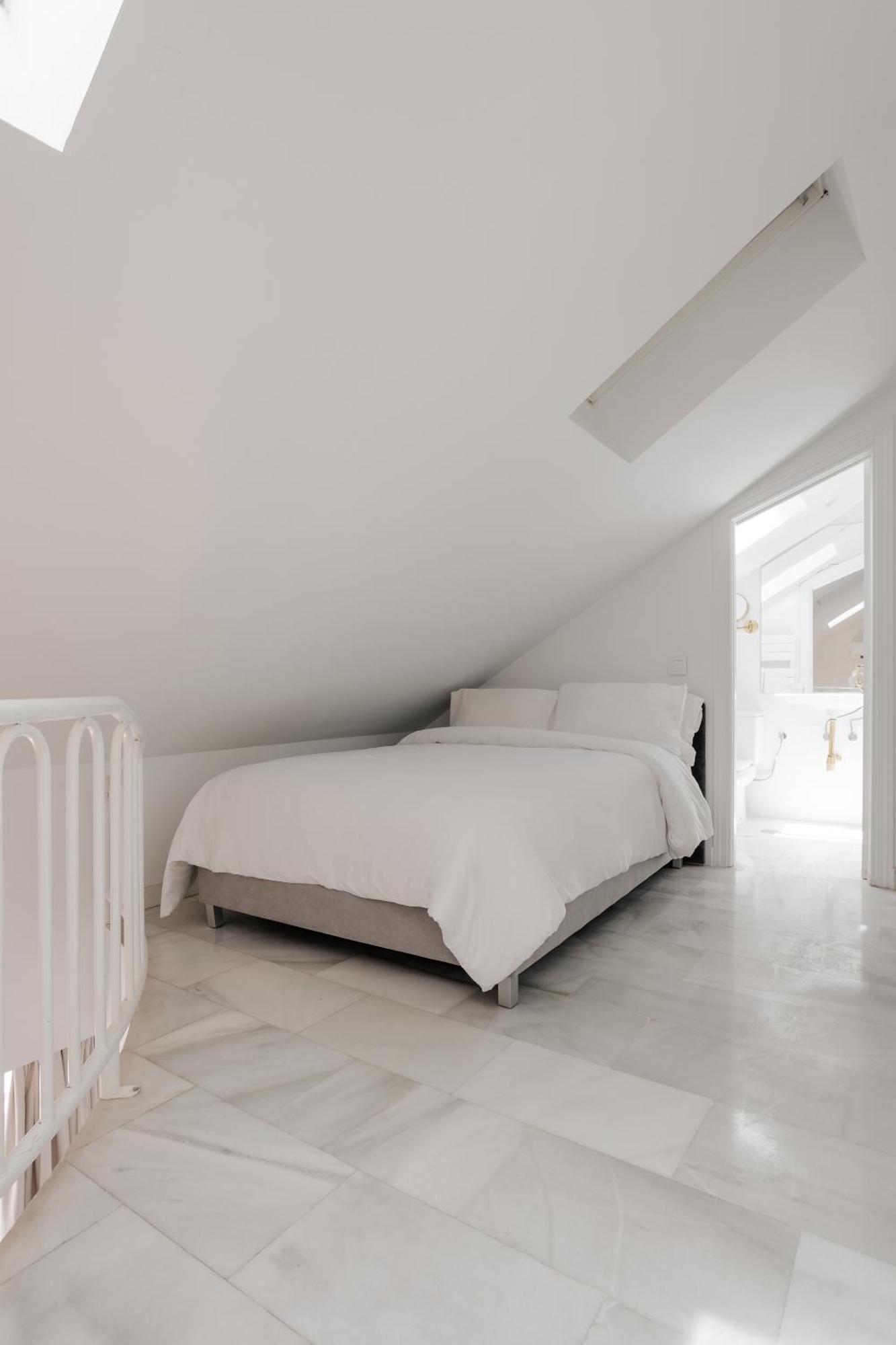 Sonder Santa Ana Aparthotel Мадрид Екстериор снимка