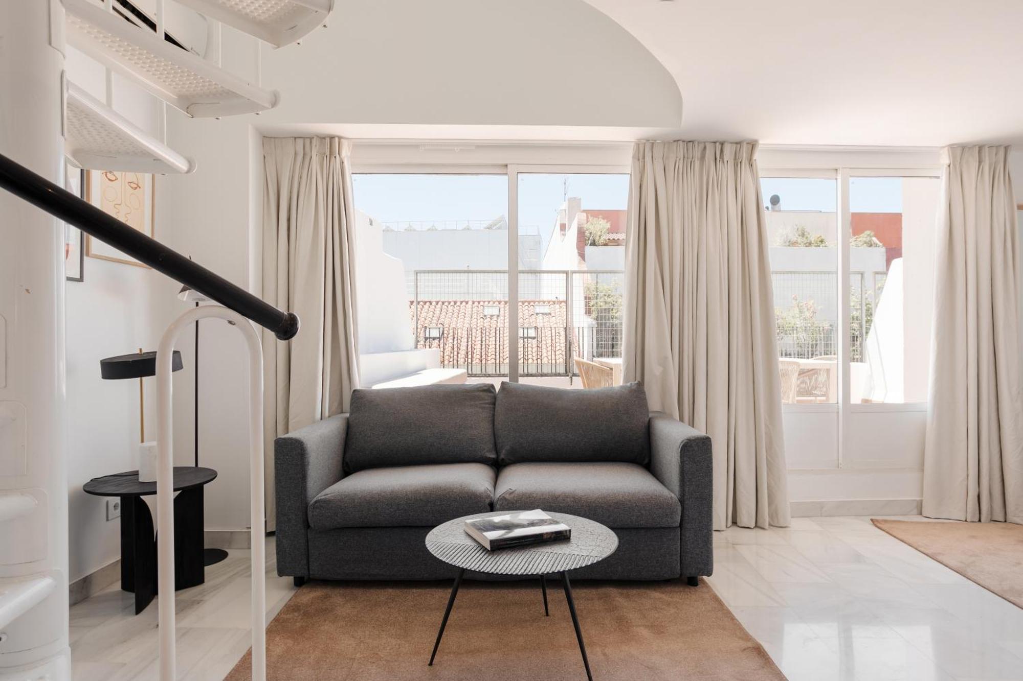 Sonder Santa Ana Aparthotel Мадрид Екстериор снимка