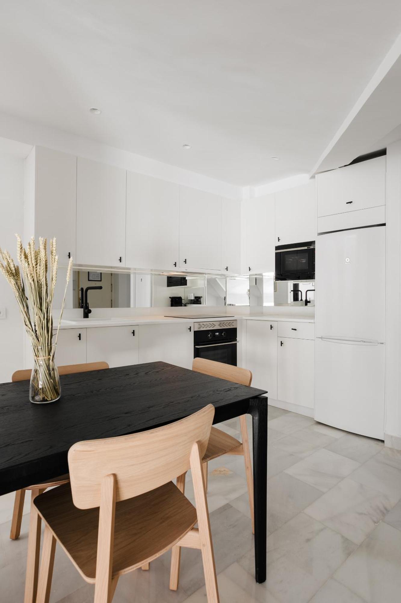 Sonder Santa Ana Aparthotel Мадрид Екстериор снимка