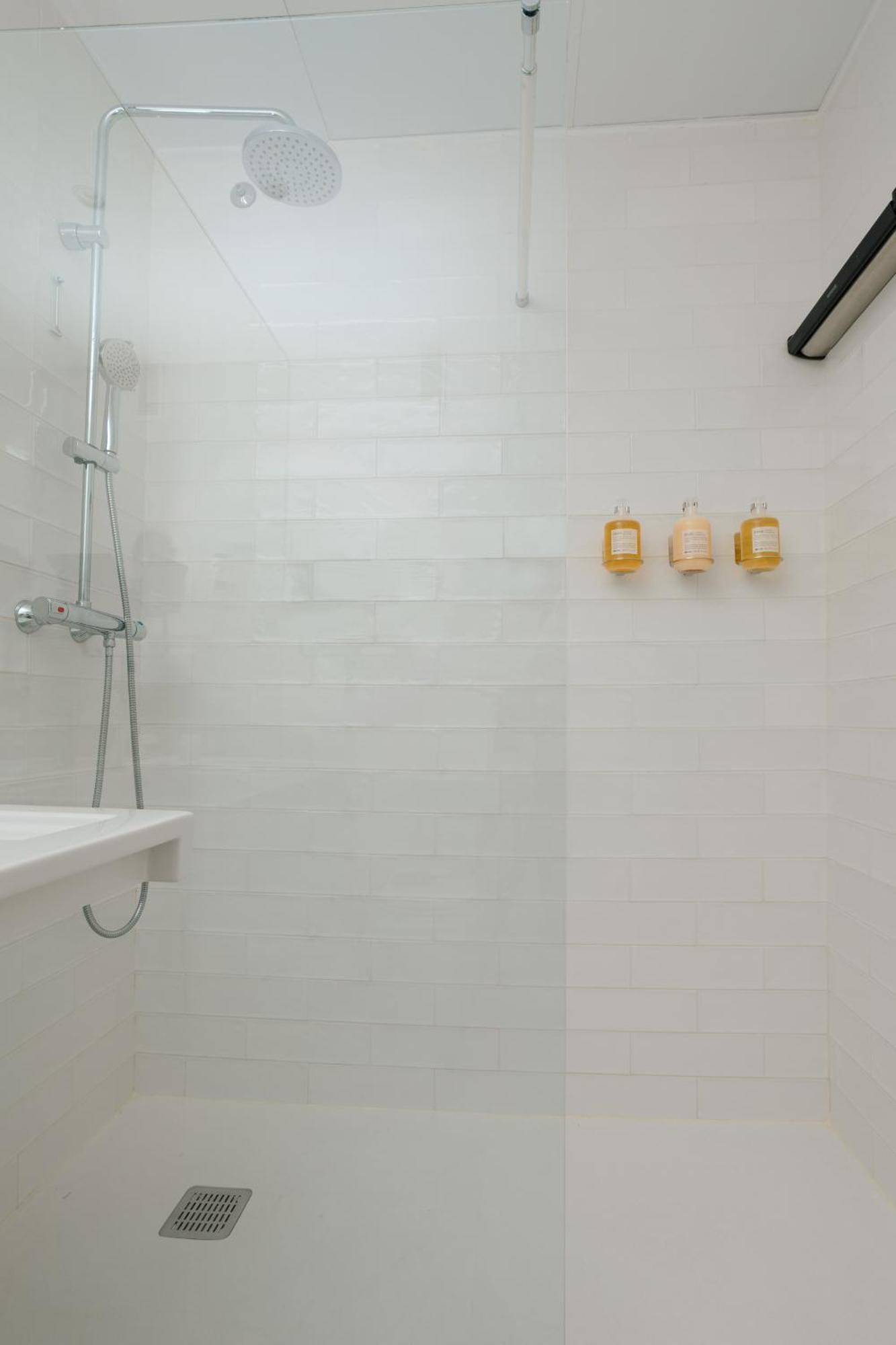 Sonder Santa Ana Aparthotel Мадрид Екстериор снимка