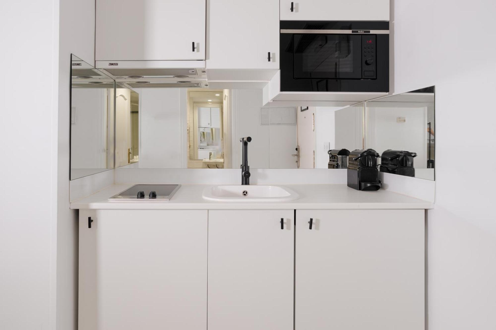 Sonder Santa Ana Aparthotel Мадрид Екстериор снимка