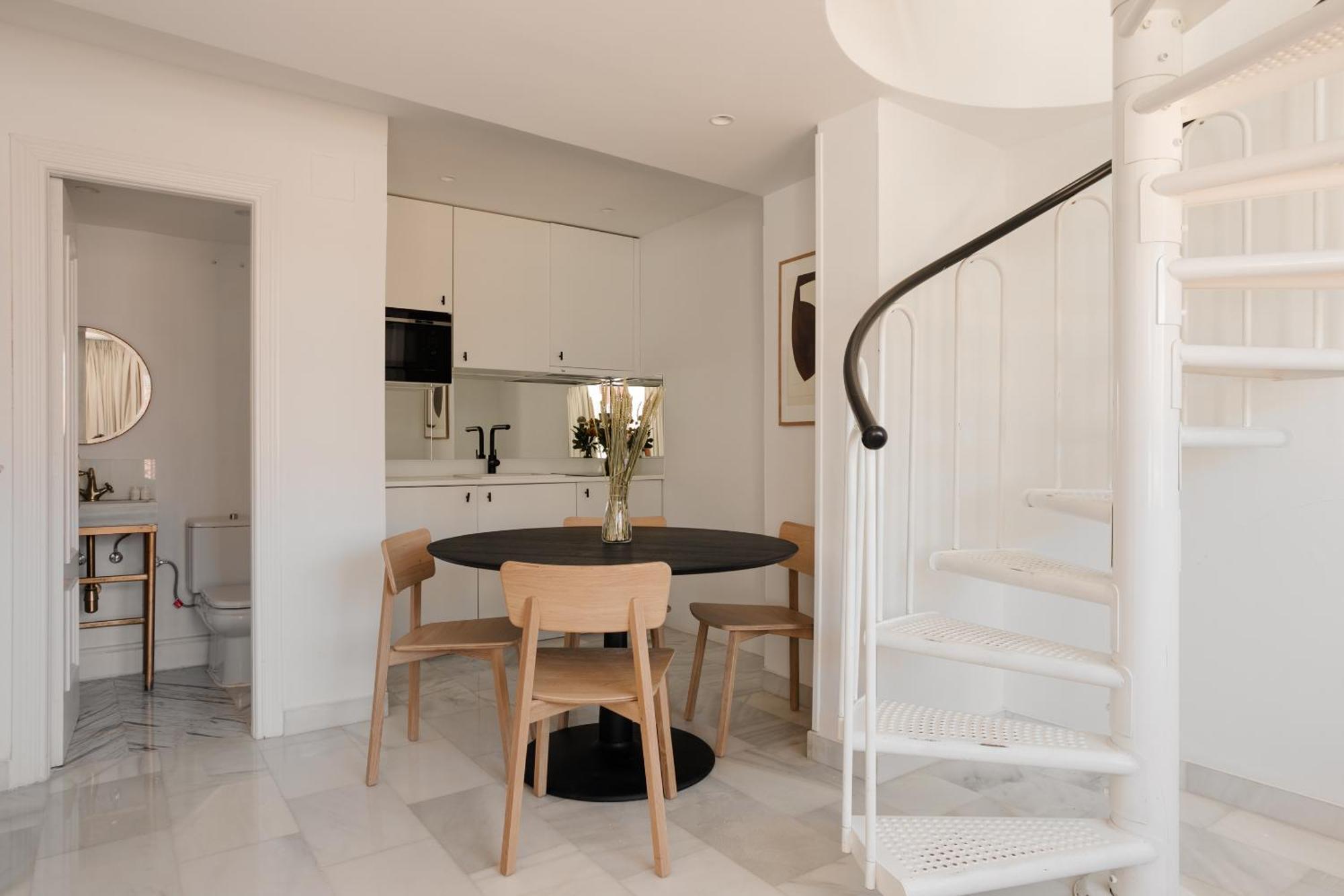 Sonder Santa Ana Aparthotel Мадрид Екстериор снимка